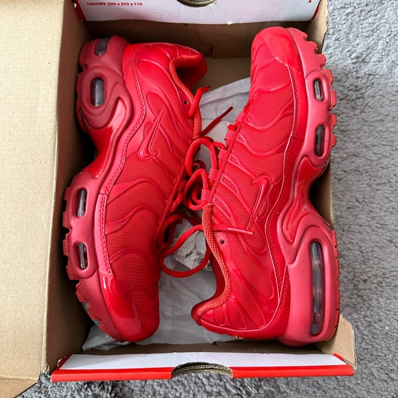 Nike Shoes - Nike Air Max Plus - size 6.5Y